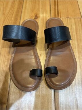 Universal Thread Black and Brown Slide Toe-Ring Sandals